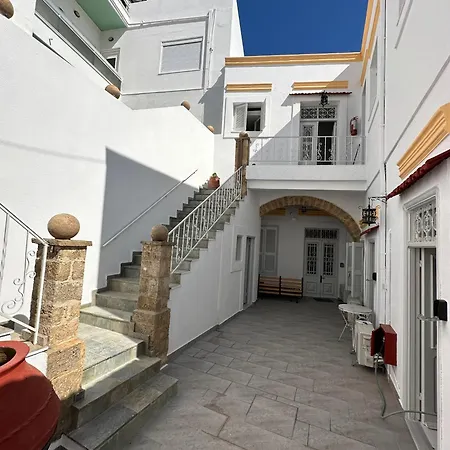 Tramonto بيت ضيافة Rhodes City